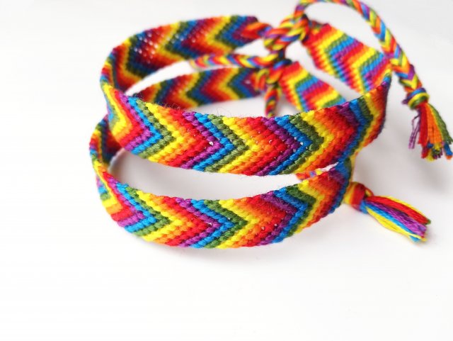 Tęcza LGBT - ręcznie pleciona bransoletka przyjaźni, bawełna, symbol LGBT Pride Rainbow