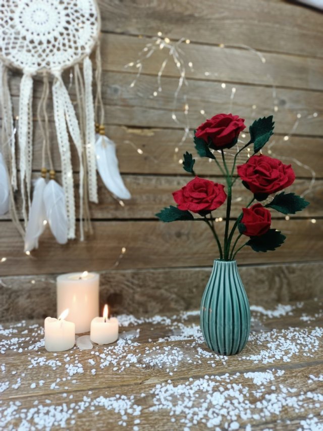 Bukiet czerwonych róż; kwiaty z filcu, handmade