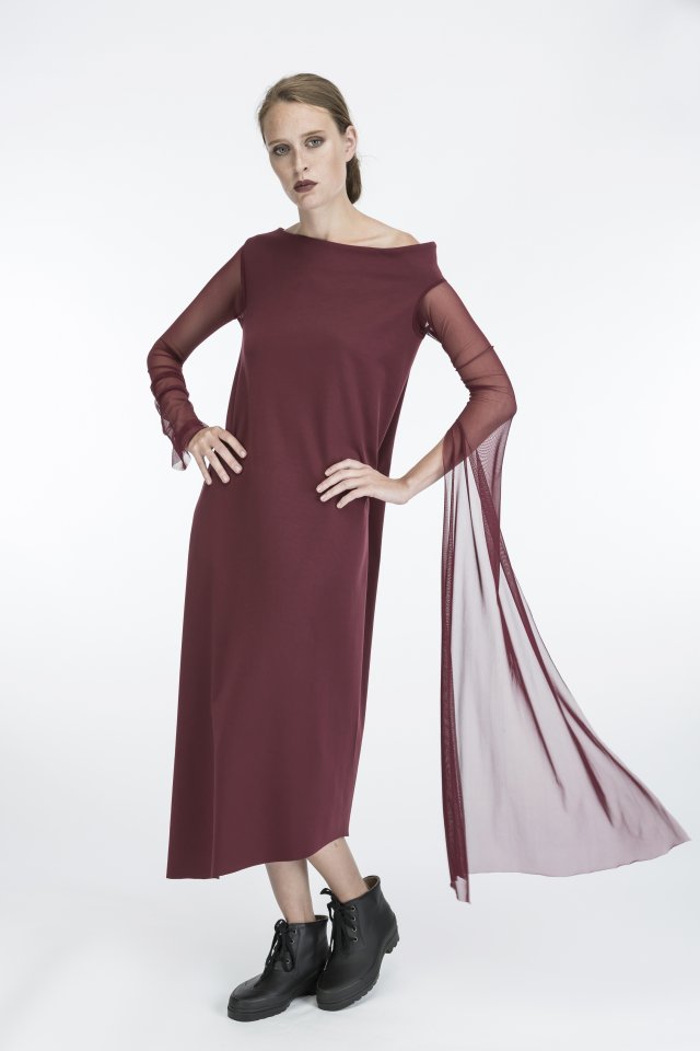 maroon tuelle dressi