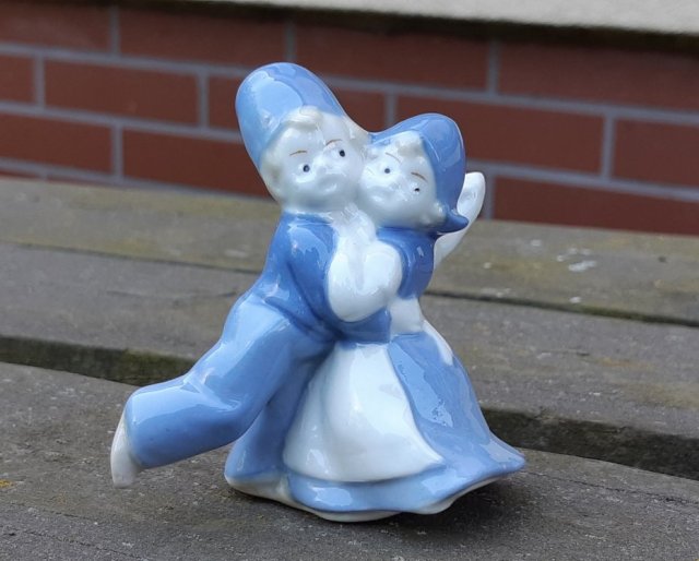 PORCELANOWA FIGURKA * MLECZARKA * MAŁA * TAŃCZĄCA PARA * DZIEWCZYNKA I CHŁOPIEC * PARA W TAŃCU