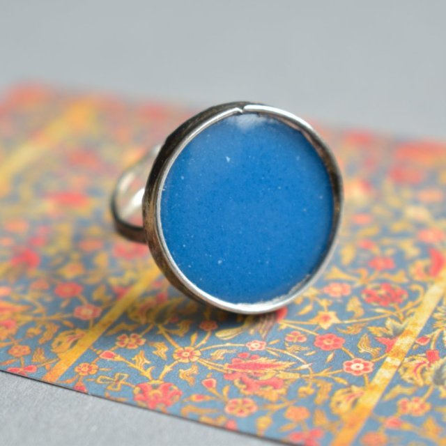 Ciemny błękit - pierścionek ze szkłem