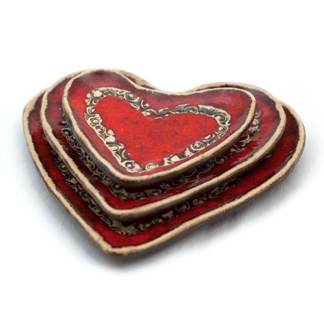 Talerzyki serca czerwone z ornamentem, prezent od serca
