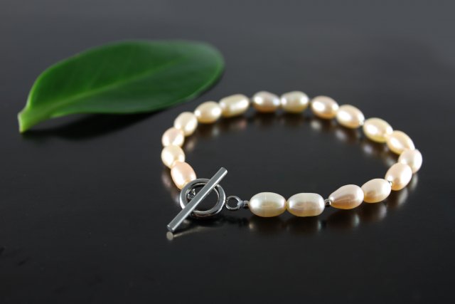 Bransoletka z brzoskwiniowych pereł naturalnych