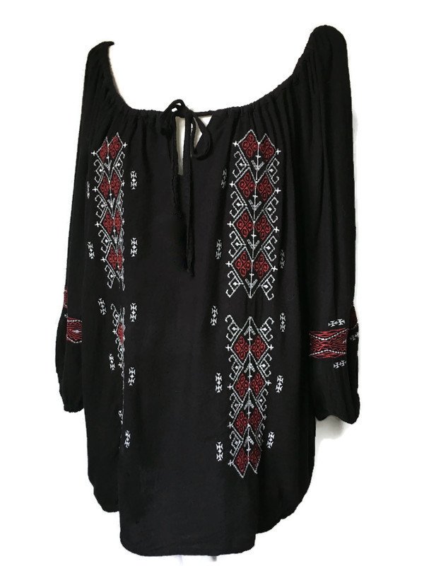 Czarna haftowana bluzka boho etno folk