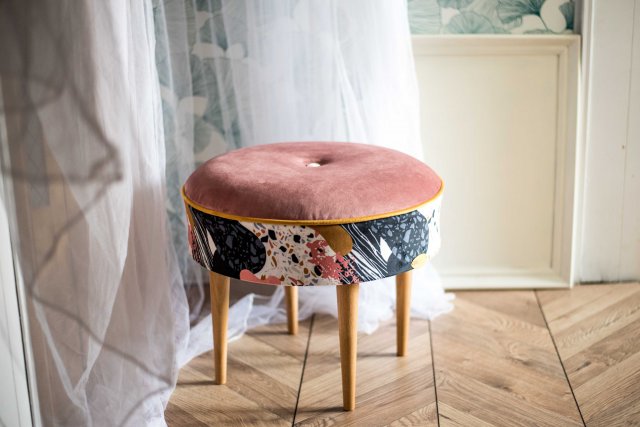 Puf siedzisko podnóżek pufa tapicerowany motyw lastryko