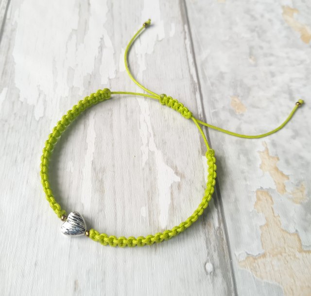 BRANSOLETKA Z SERDUSZKIEM, BOHO, MAKRAMA, NEONOWA ZIELEŃ