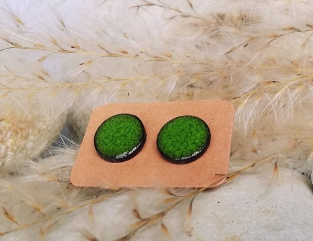 ZIELONE KOLCZYKI NA SREBRNYCH SZTYFTACH ceramika & sztyfty stal szlachetna KOLOROWA BIŻUTERIA HANDMADE biżuteria autorska GAIA-CERAMIKA