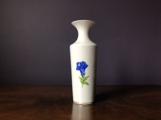Dekoracyjny wazon porcelanowy