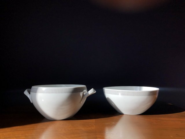 Dwie porcelanowe miski