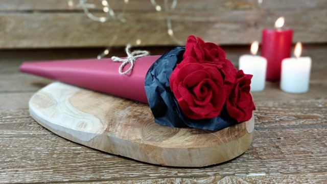 Bukiet róż; kwiaty z filcu; czerwony II