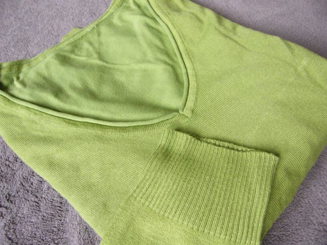 Krótki sweterek zielony rozm. XL