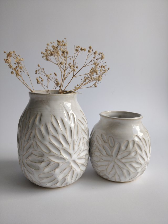 Zestaw z dwóch wazonów ceramicznych