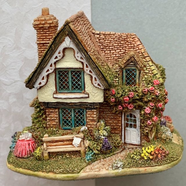 Lilliput Lane Collectable ❤ Handmade - Grandma & Grandpas ❤ Plastyczna kolekcjonerska i numerowana figurka.