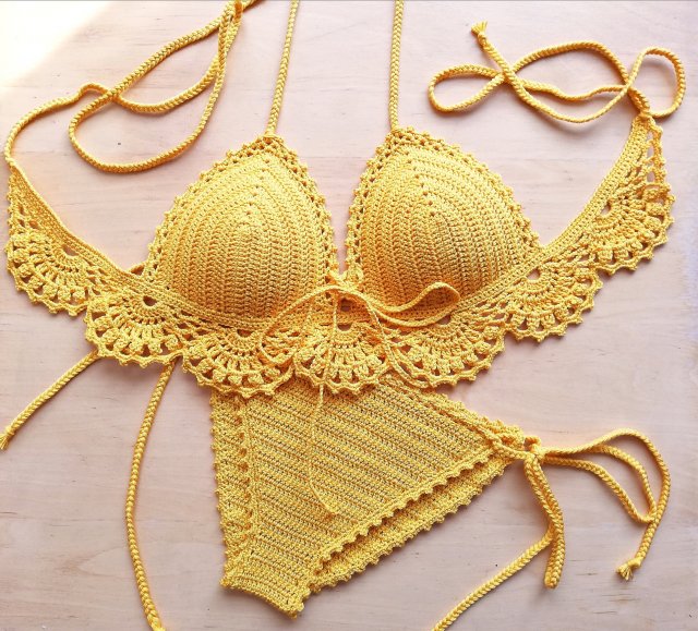 Szydełkowe bikini musztardowe z koronką L