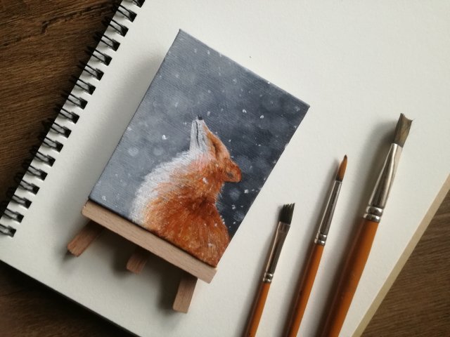 Miniaturowy obraz ze sztalugą zimowy lis