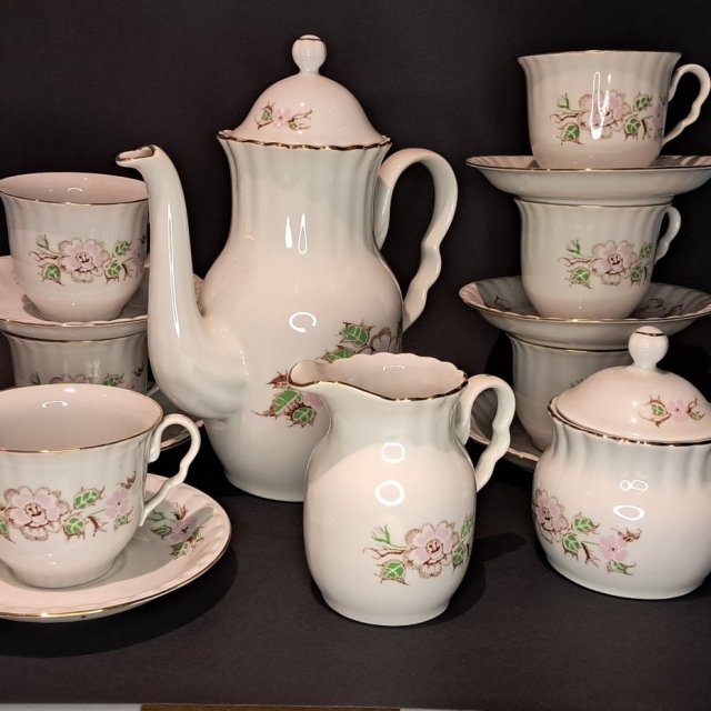 Serwis Wawel porcelana sygnowana na 6 osób duże filiżanki