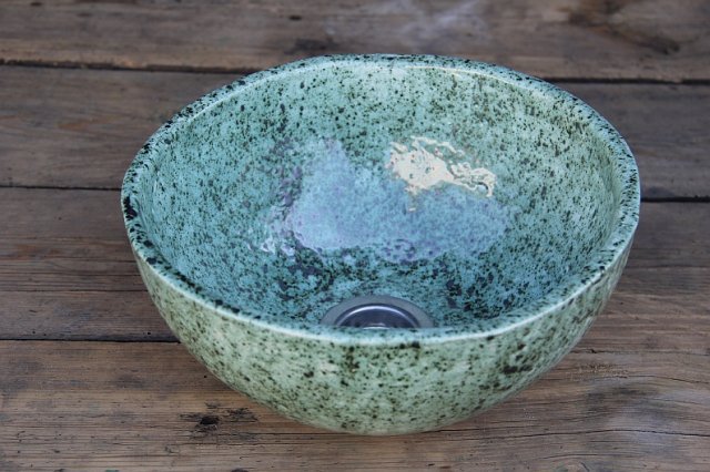 Mała ceramiczna umywalka łazienkowa nablatowa