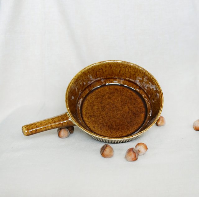 Skandynawskie ceramiczne naczynie