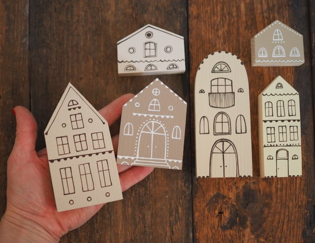 Komplet 6 szt - drewniane domki ręcznie malowane BEŻOWE