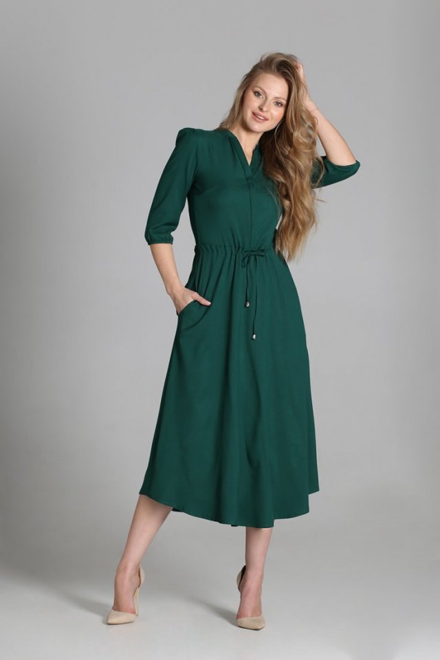 Długa sukienka z rękawem 3/4 i troczkiem - SUK205 zielony