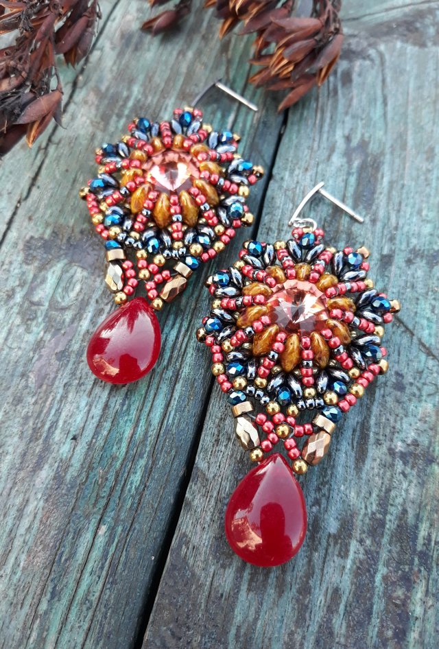 ,,wiktoriańskie retro z wiśniowym jadeitem,,