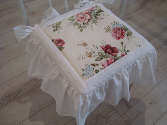 Komp.4szt. poduszki na krzesło rustykalne róże