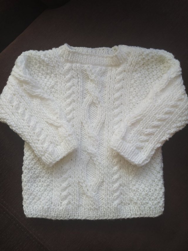 Sweterek "Białe warkocze"