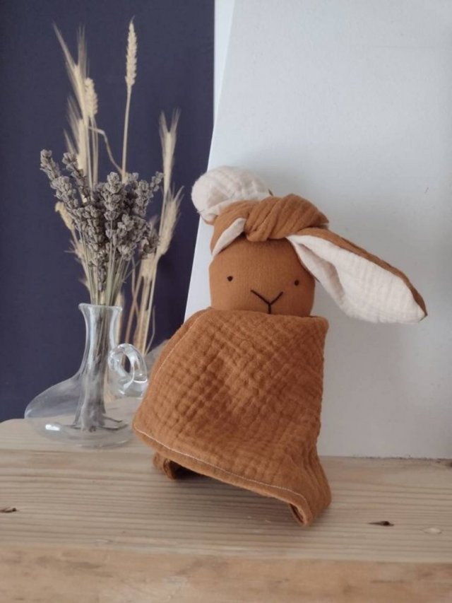 muślinowy króliczek, szmatka przytulanka dla noworodka, personalizowany prezent z imieniem dziecka