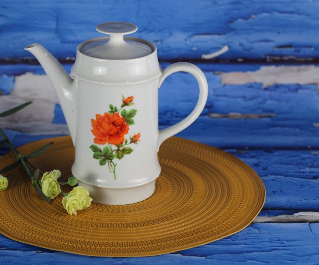 Porcelanowy dzbanek