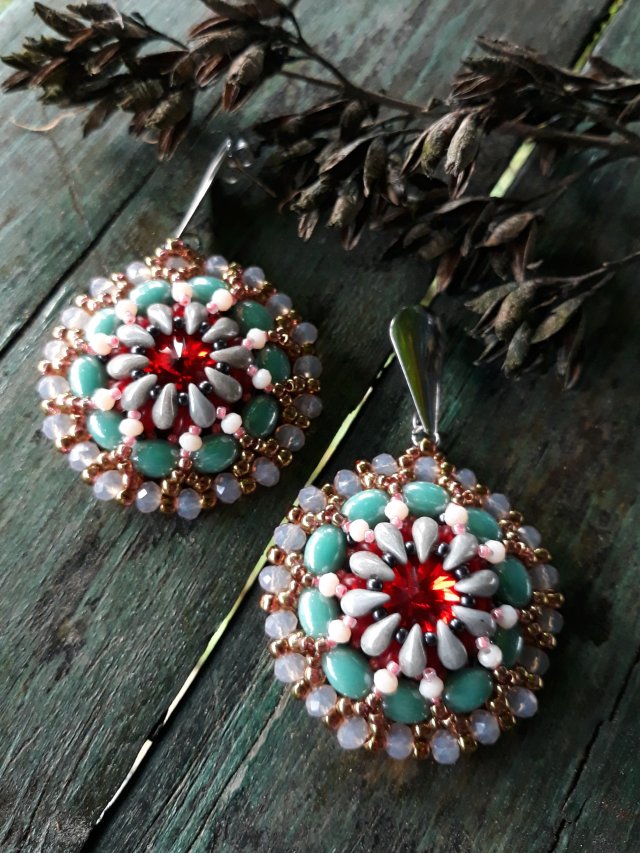 ,,czerwień w oplocie,,