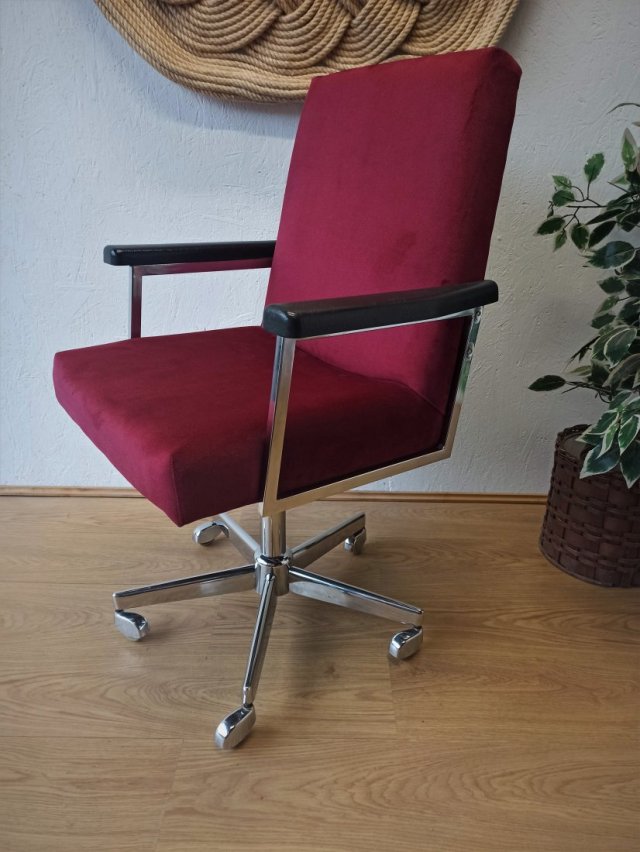 Wyjątkowy fotel obrotowy z lat 60-tych.