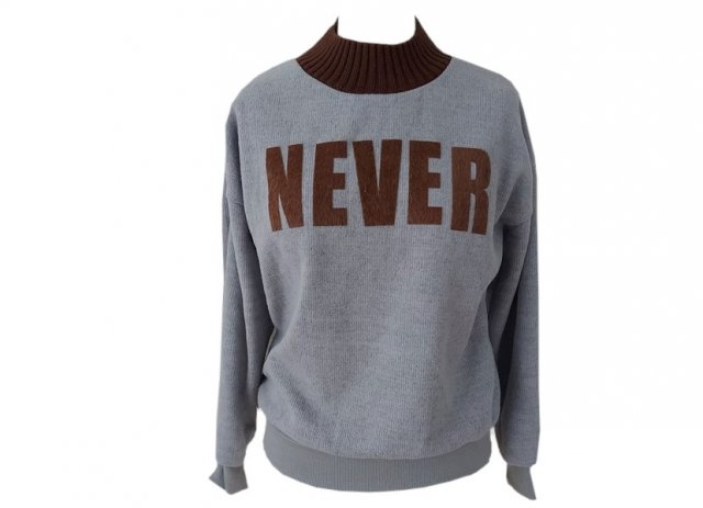 Sweter z napisem Never