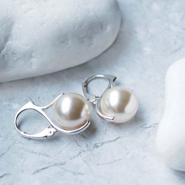 srebrne kolczyki z perłami swarovski