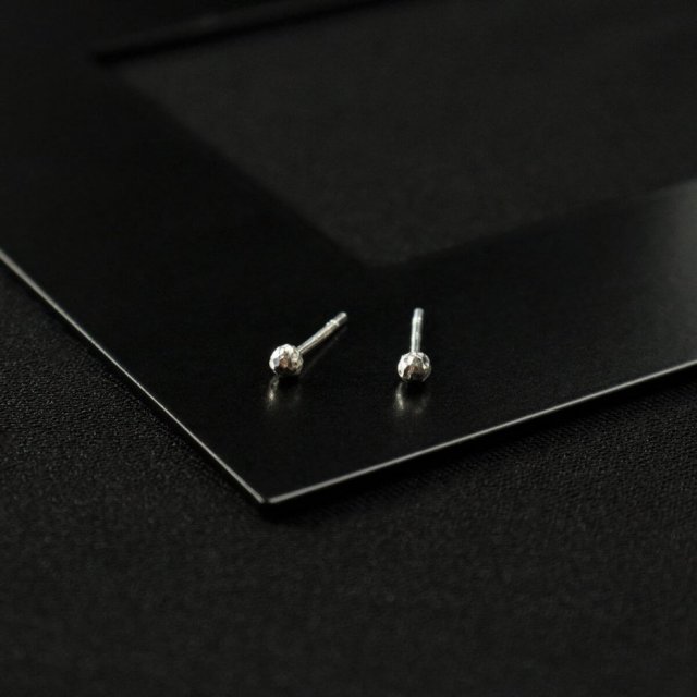 Fakturowane kolczyki kuleczki - 3 mm