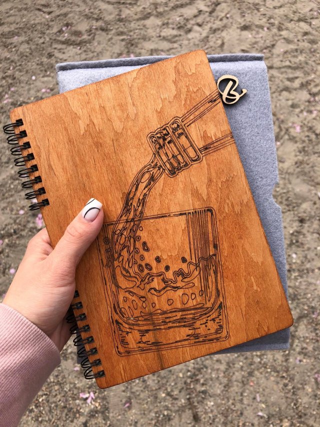 WYPRZEDAŻ Drewniany notatnik "Drink'