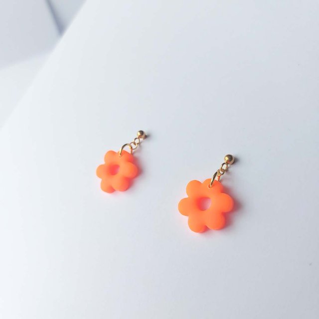 Kolczyki monolity pomarańczowe kwiatki
