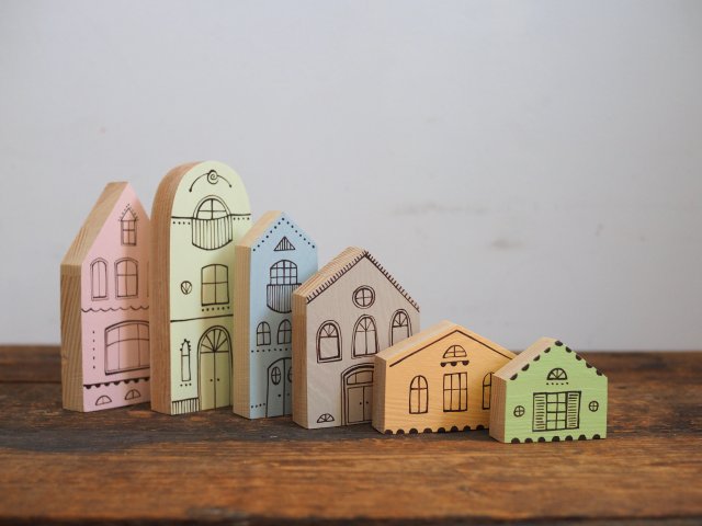 Komplet 6 szt - pastelowe domki drewniane ręcznie malowane