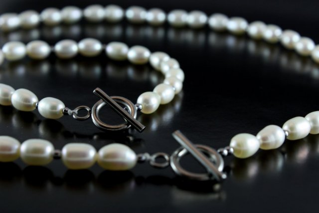 Naszyjnik z białych pereł