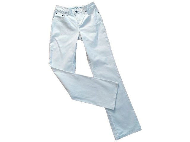 Białe jeansy bootcut