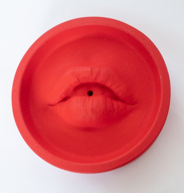 Podstawka pod kadzidło w kształcie ust - red lips