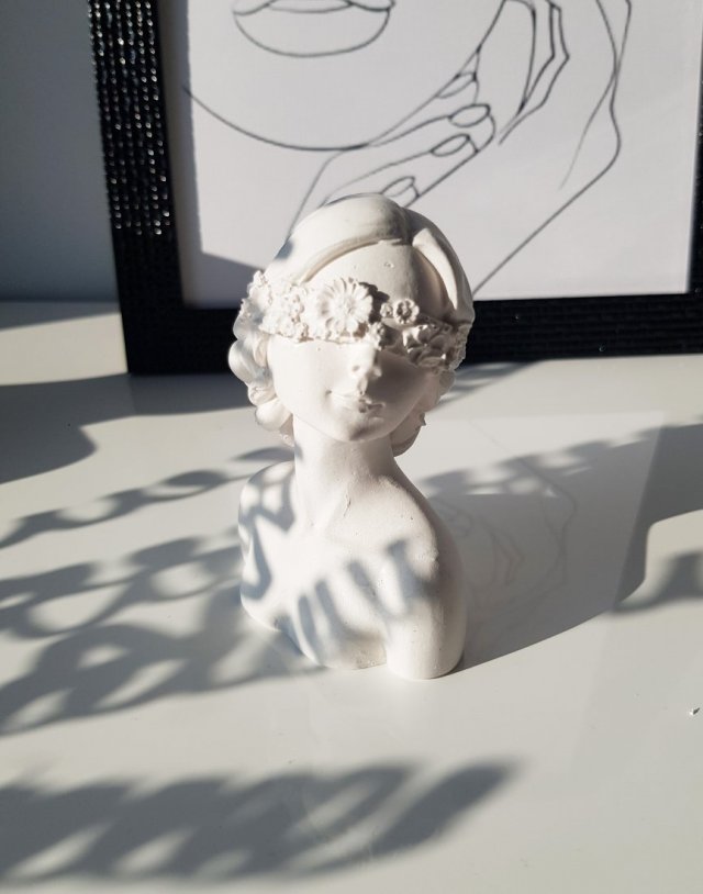 Figurka kobieta I white