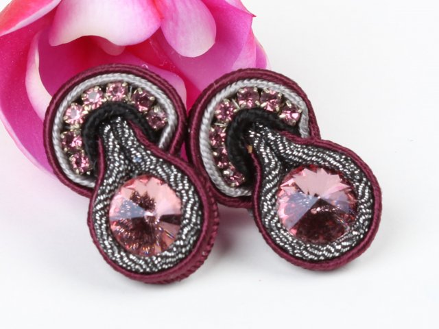 Śliwkowo-czarne kolczyki sutasz z cyrkonią Swarovski