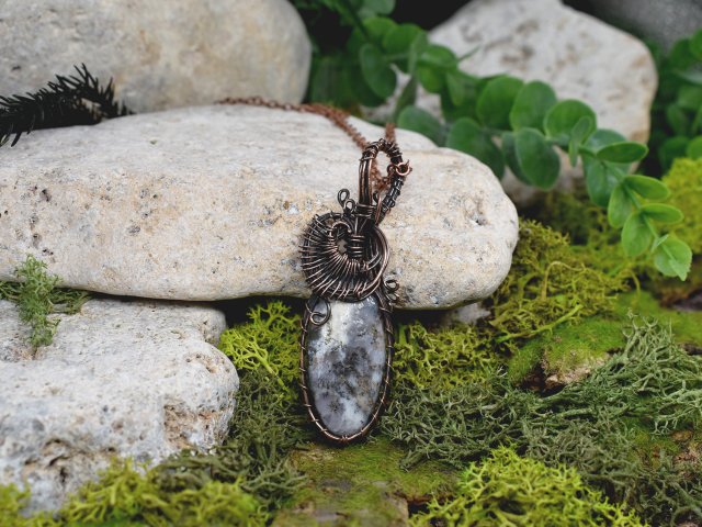 Miedziany wisiorek wire wrapping z dendrytem / PEN000223