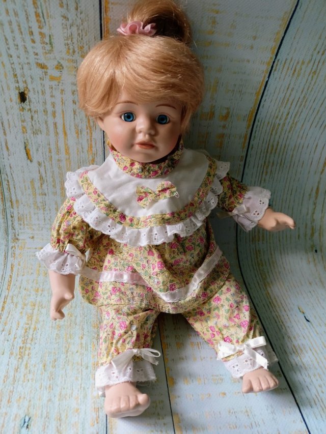 Kolekcjonerska lalka The Promenade Collection Alice, 1990
