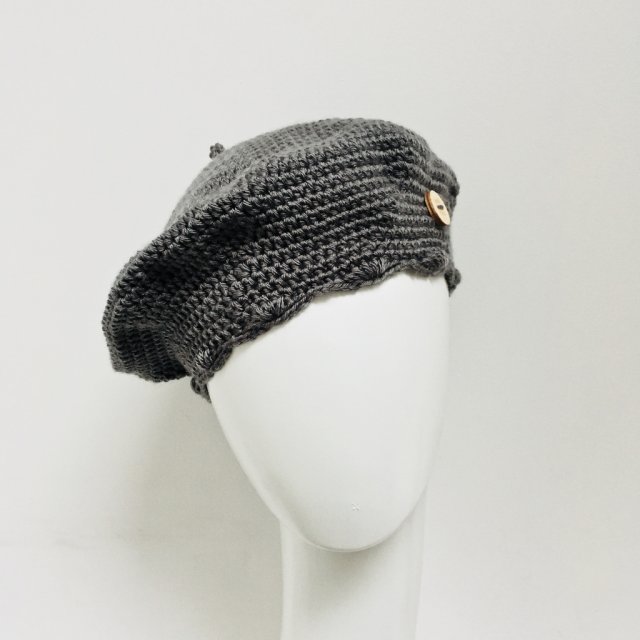 Klasyczny beret francuski z antenką szydełkowy