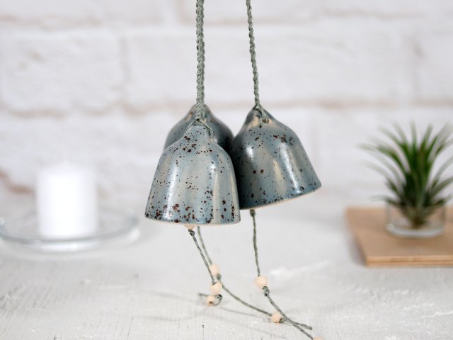 3 ceramiczne dzwonki choinkowe - nakrapiane