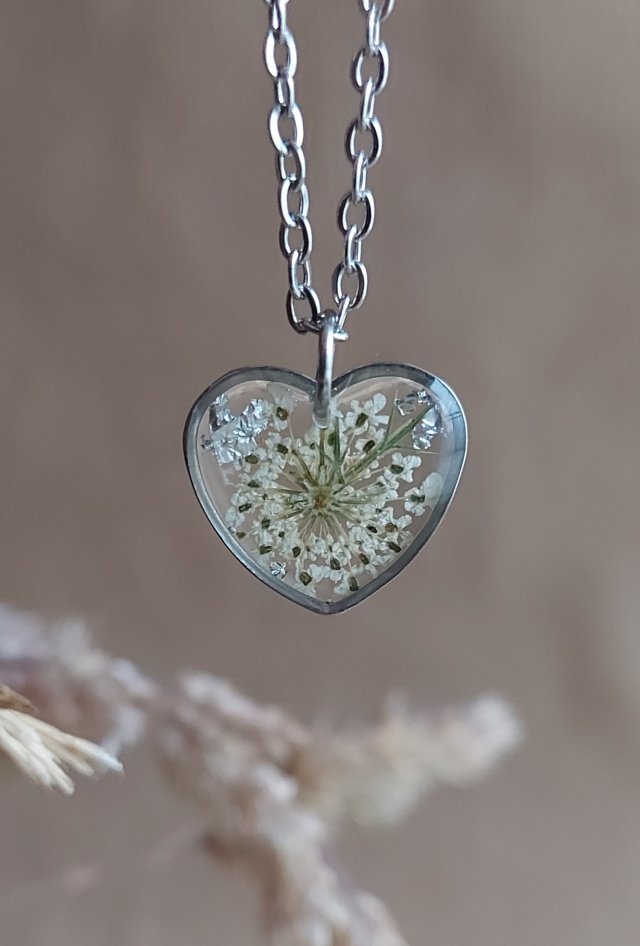 Srebrna zawieszka srebrny wisior wisiorek serduszko naszyjnik suszone kwiaty żywica naturalna biżuteria