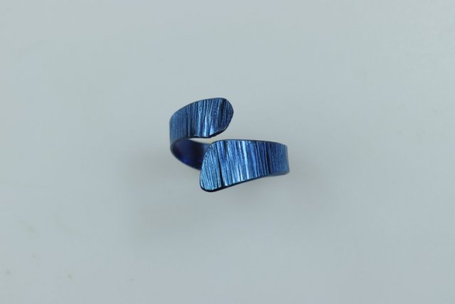pierścionek  tytanowy  "blue"