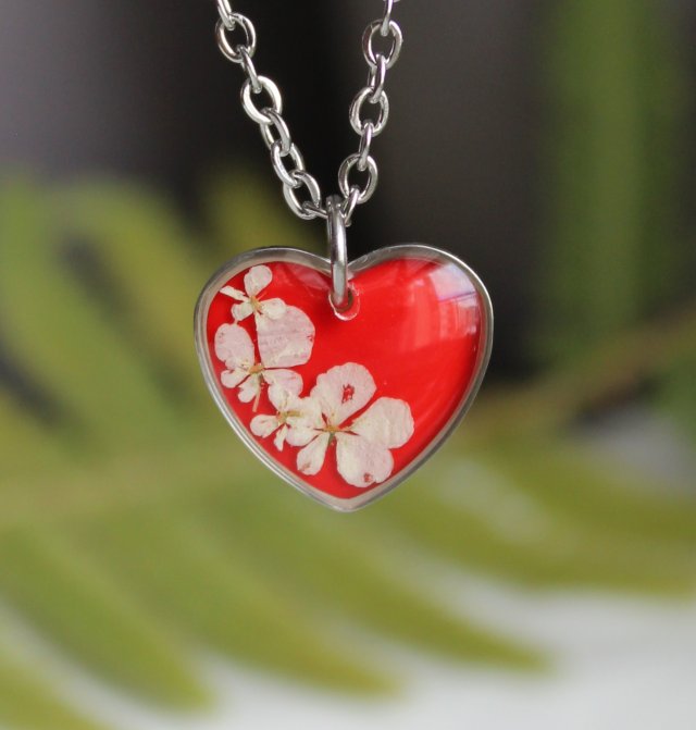 Srebrna zawieszka serce srebrny wisiorek serduszko naszyjnik suszone kwiaty żywica naturalna biżuteria czerwone