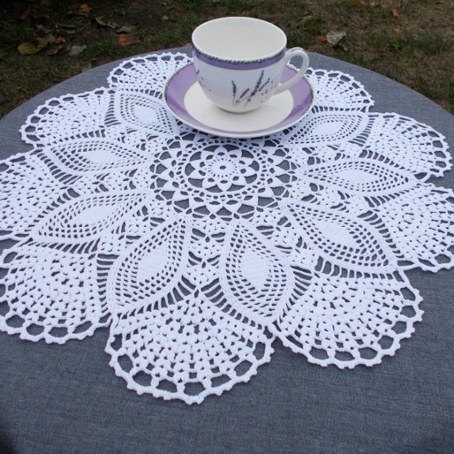 Biała gęsta serwetka vintage 43cm